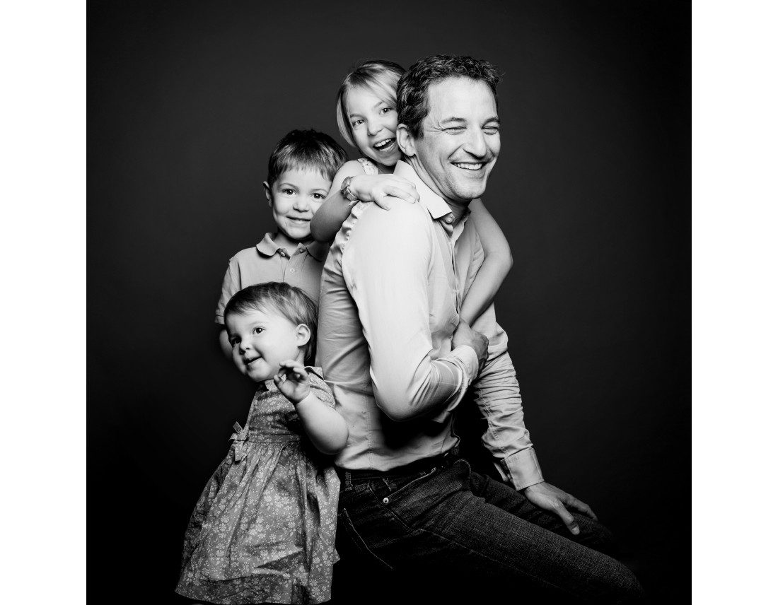 Portrait d'un papa et ses enfants