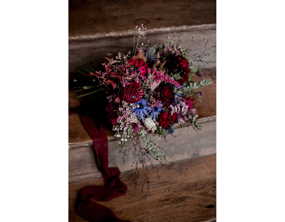 Bouquet au mariage en bretagne au Domaine de la Haye d'Irée par Camille Collin.