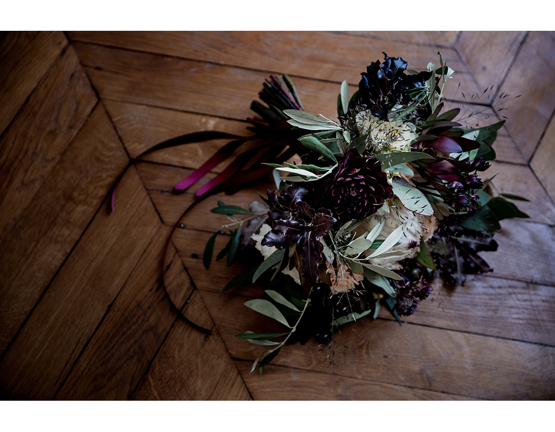 Bouquet de mariées aux fleurs sombres, Atelier Rose Pivoine